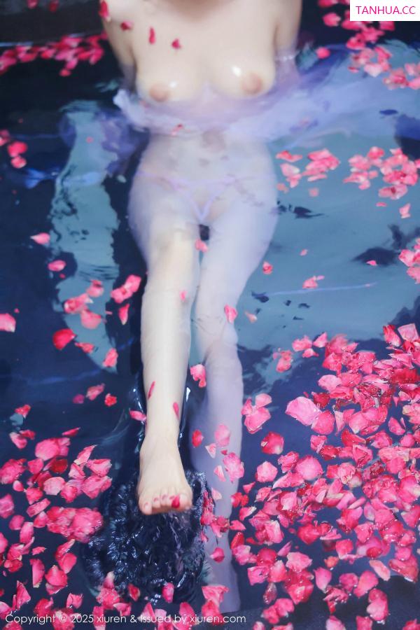   [XiuRen]高清写真图 2025.01.17 No.9778 桃妖夭 浴池美腿第50张图片